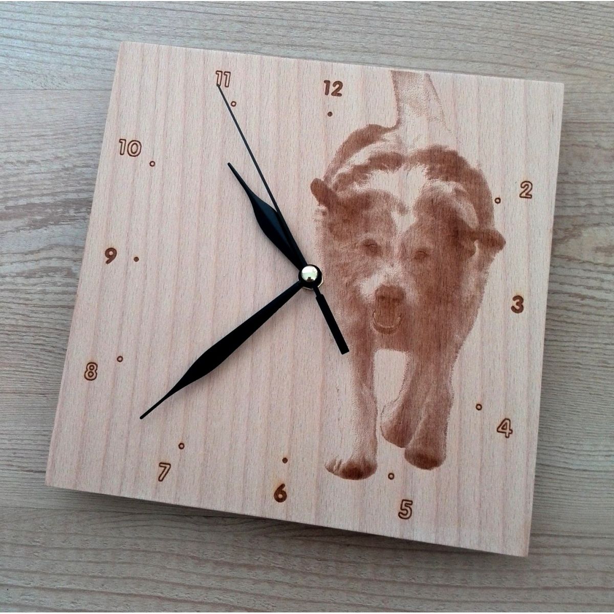 Dřevěné hodiny s fotkou nebo logem, velikost 20x20cm