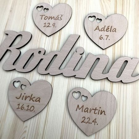Dekorace Rodina + 2 až 5 srdíček se jmény a daty