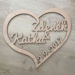 Velké srdce se jmény a datem