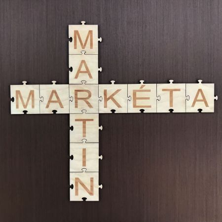 Puzzle s písmeny na zeď