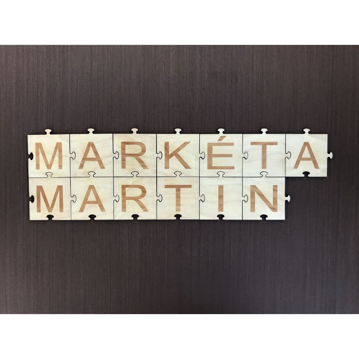 Puzzle s písmeny na zeď