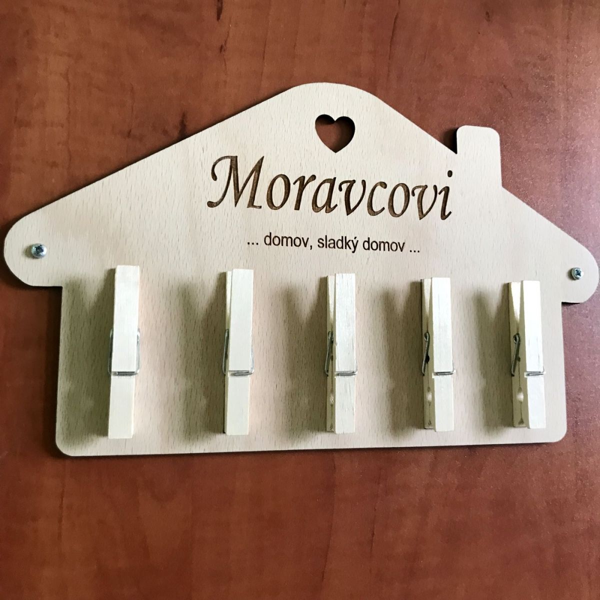 Věšák na klíče s kolíčky