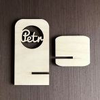 Stojánek na mobil se jménem