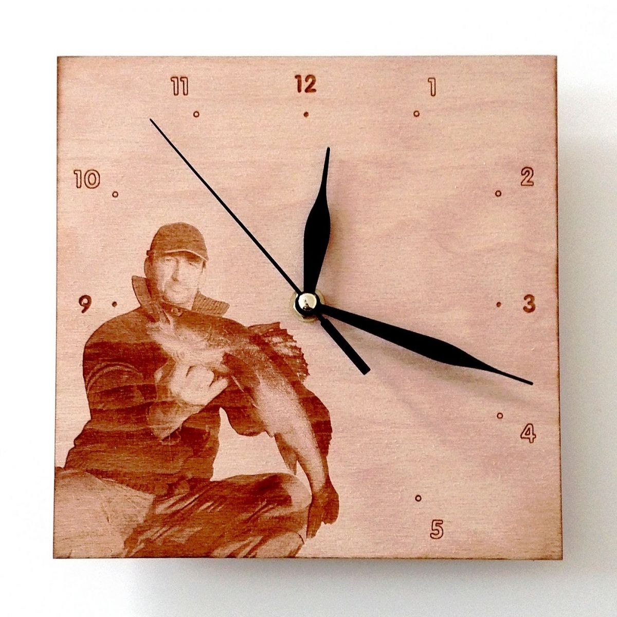 Dřevěné hodiny s fotkou nebo logem, velikost 20x20cm